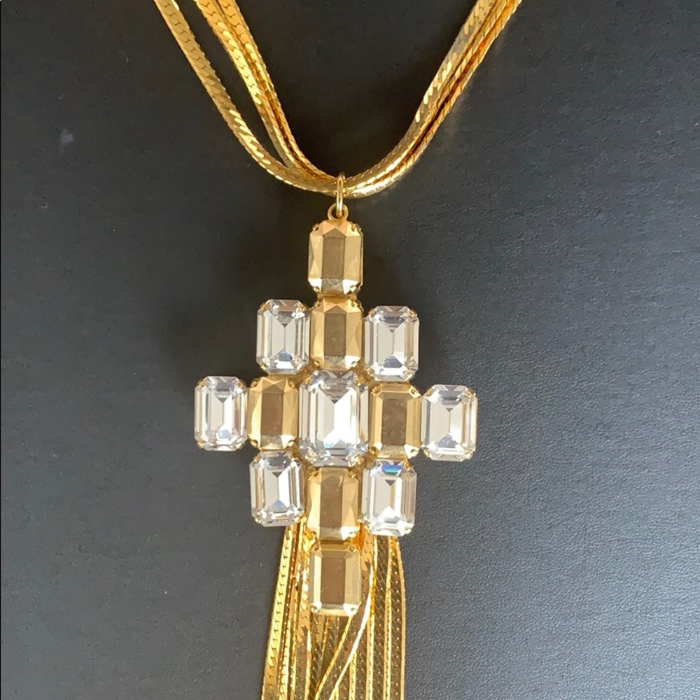 GOLD TASSLE NECKLACE.  PERFECT CONDITION!!